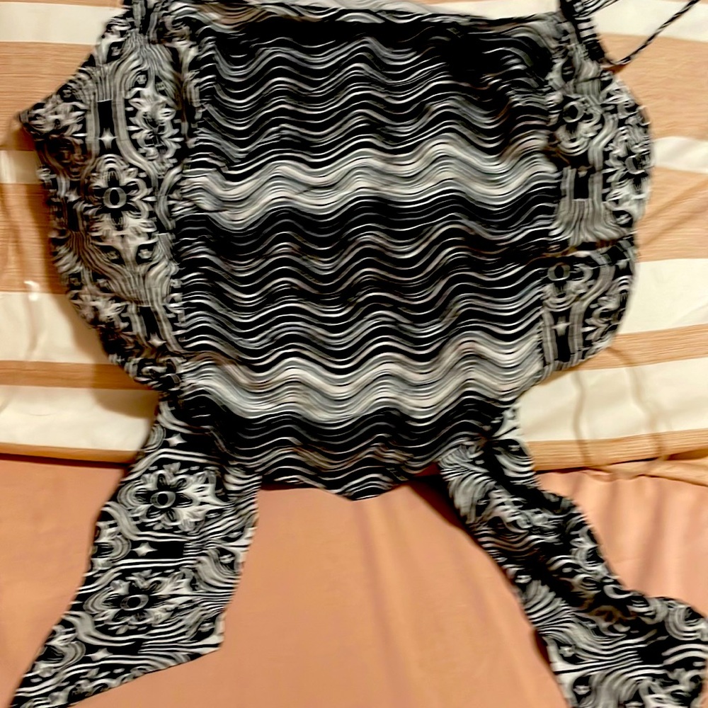 Cropped Black and White Tie Around Top